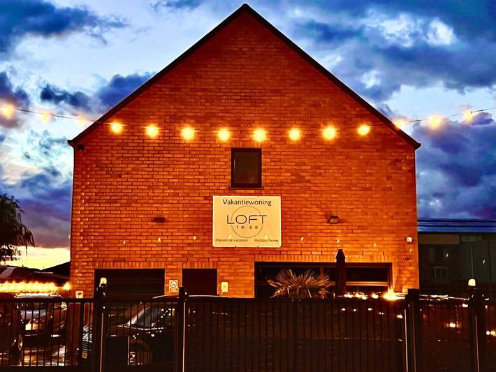 Location de vacances pour 16 personnes, avec sauna ainsi que jacuzzi et terrasse à Zedelgem