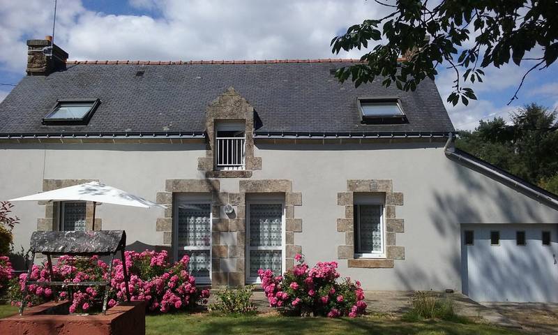 Gîte pour 6 personnes, avec Terrasse ainsi que Jardin et Vue à Baud (mesure)
