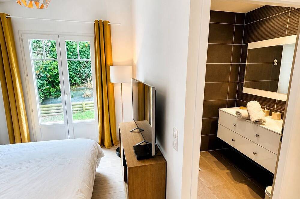 Villa Bidart — Piscine chauffée 8×4, pool house, climatisée · vue Rhune · 8 pers in Bidart, Région de Bayonne