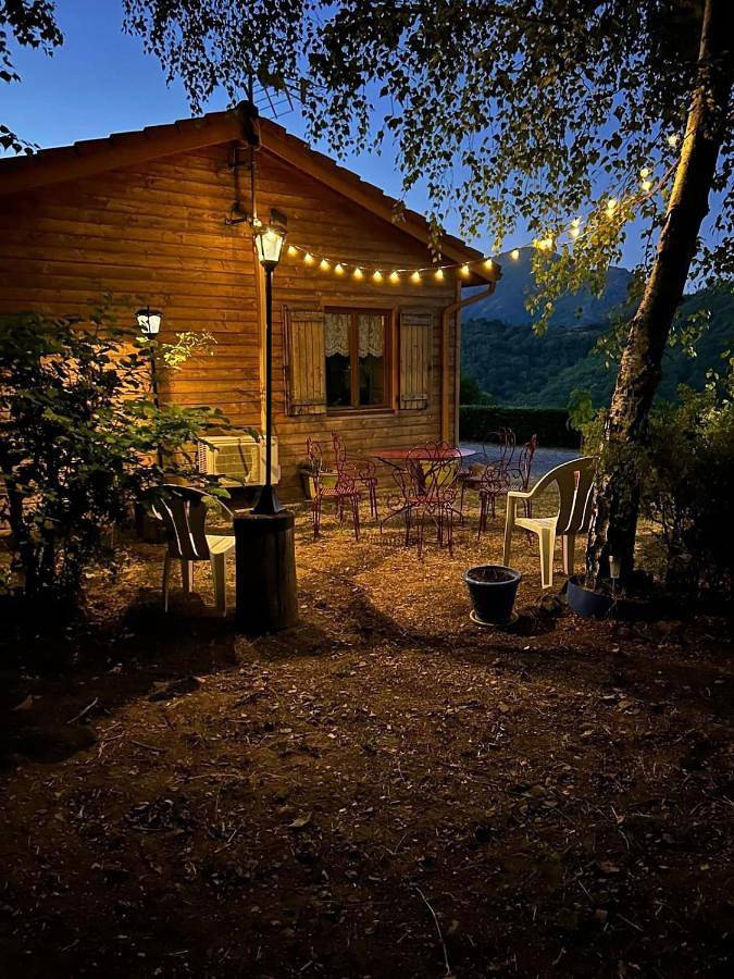 Location de vacances pour 4 personnes, avec Terrasse ainsi que Jardin et Vue dans Castanet-le-Haut