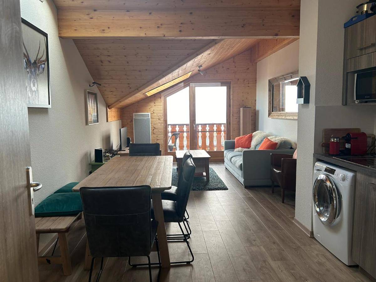 Appartement entier, Two-Bedroom Apartment in Thollon-les-Mémises, Région de Thonon-les-Bains