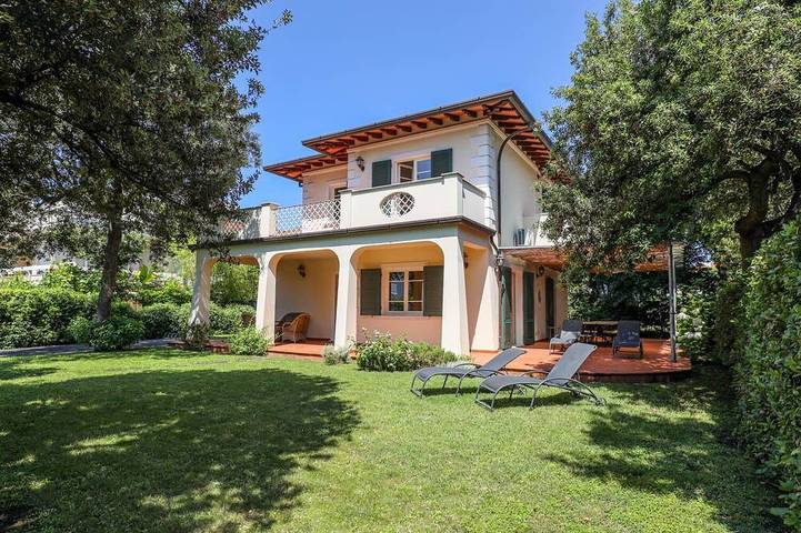 Ferienhaus für 8 Personen, mit Balkon und Garten in Marina di Pietrasanta