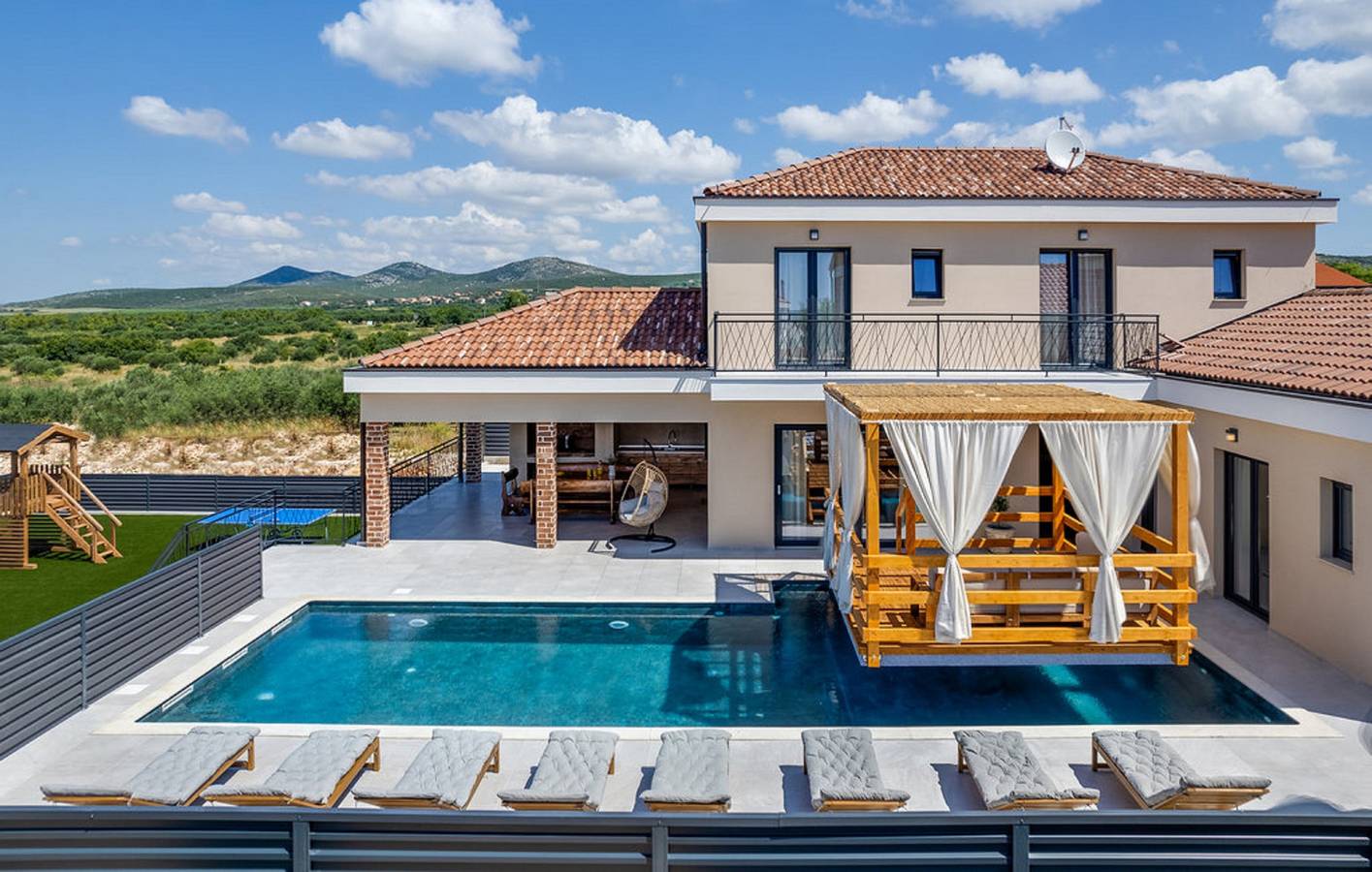 Magnificent Villa Oasis with extra large heated po in Pakostane, Zadar