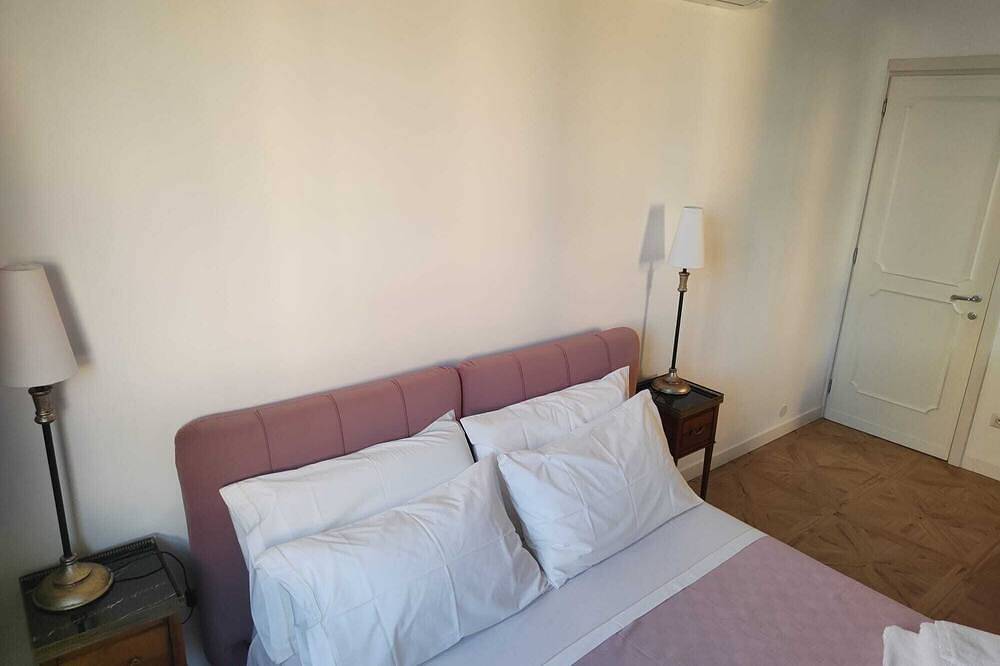 Entire apartment, Super comfortable apartment for couples or families, St. John. in Rome, Rome Province