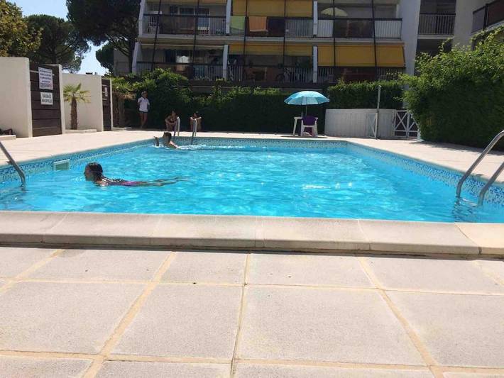 Gîte pour 4 personnes, avec Balcon et Terrasse ainsi que Piscine et Vue dans Port Gregau - 3