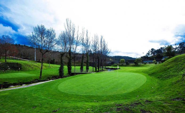 Location de vacances pour 2 personnes, avec terrasse ainsi que piscine et jardin, animaux acceptés à Fafe - 3