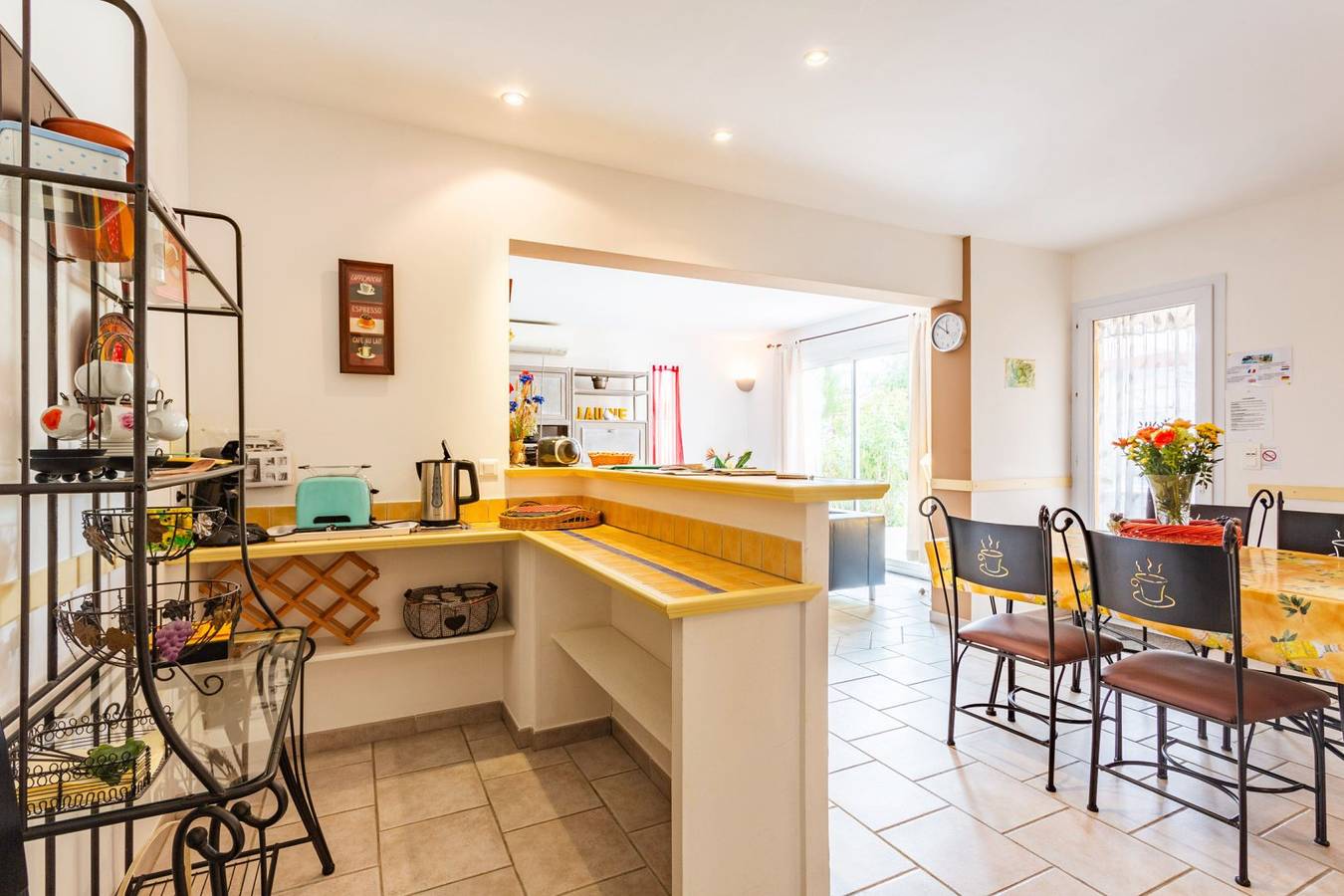 Gîte amarillo - los gîtes de Bel-Air en Luberon in Taillades, Parque natural regional del Luberon