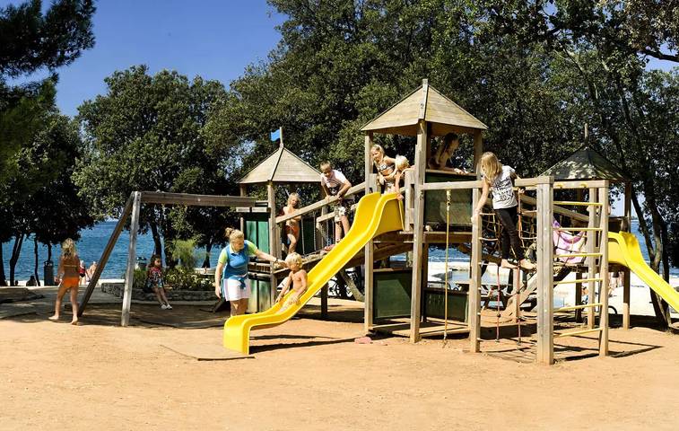 Camping für 4 Personen, mit Terrasse in Vrsar - 3