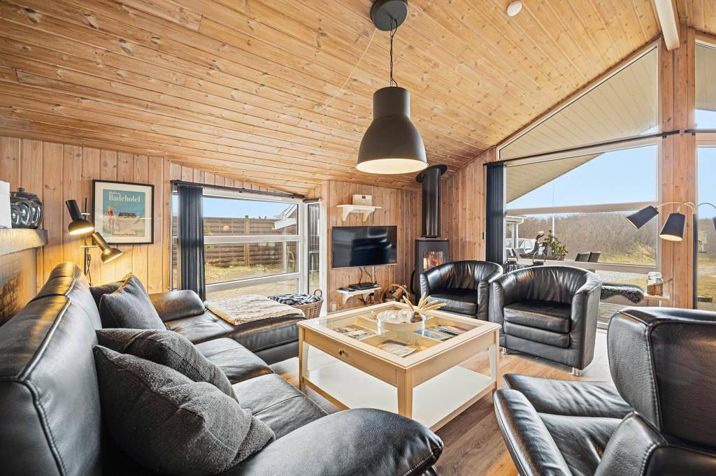 Strandnahes Sommerhaus mit Sauna & Whirlpool in Henne Strand in Henne, Varde