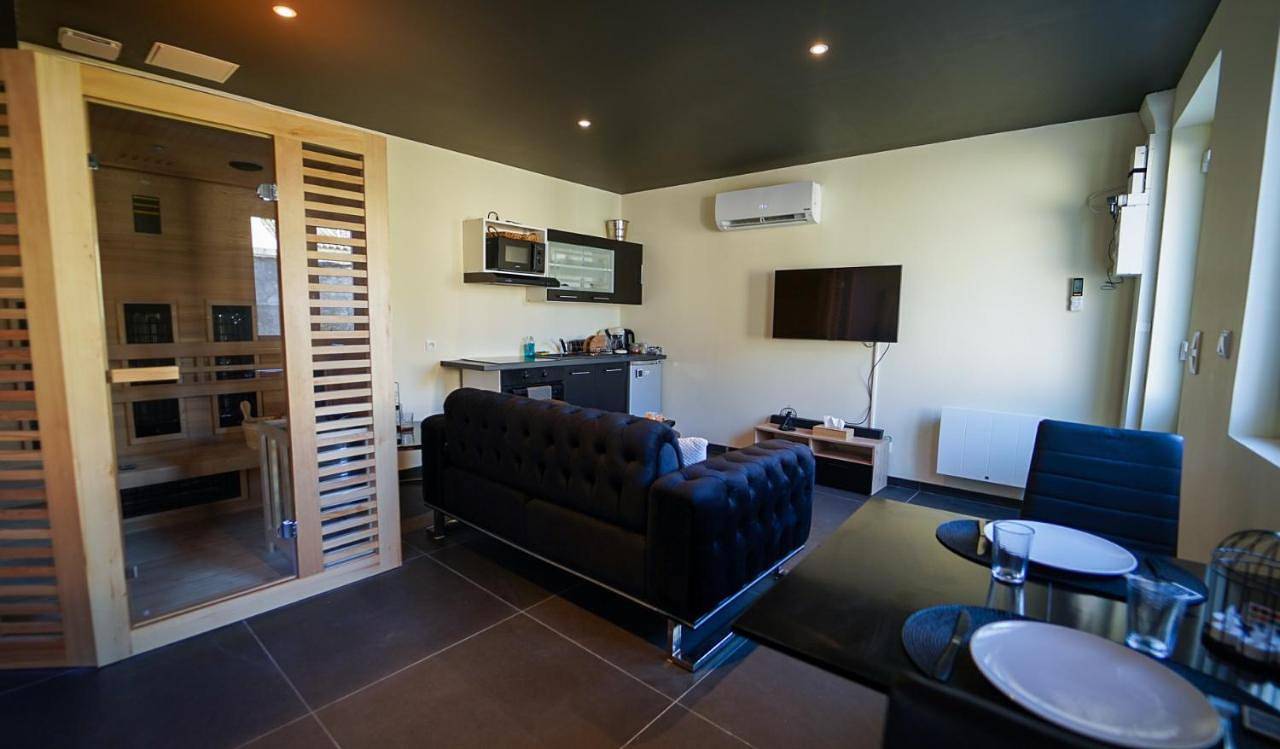 Appartement entier, Magnifique Duplex avec Jaccuzi, Sauna et Cinema Room Privatif in Fontenoy, Aisne