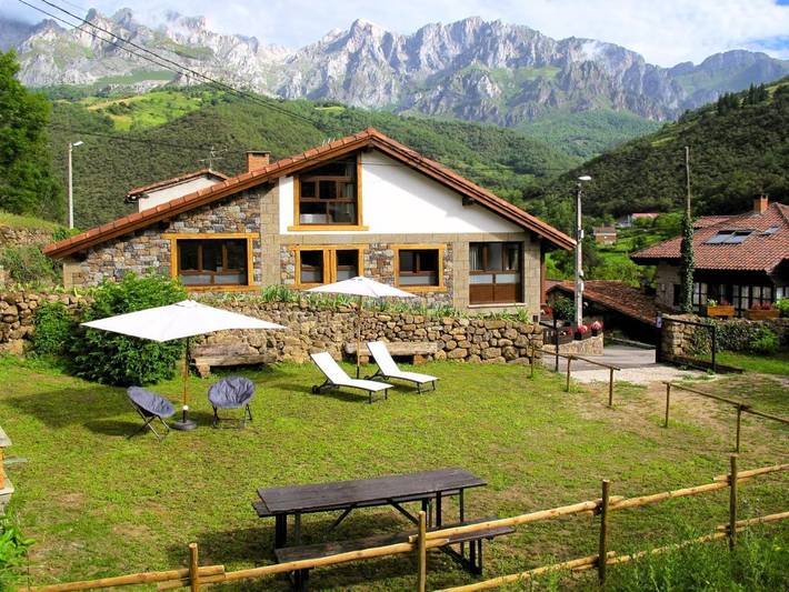 Casa de vacaciones para 6 personas, con Balcón y Terraza además de Jardín y Vistas en Camaleño