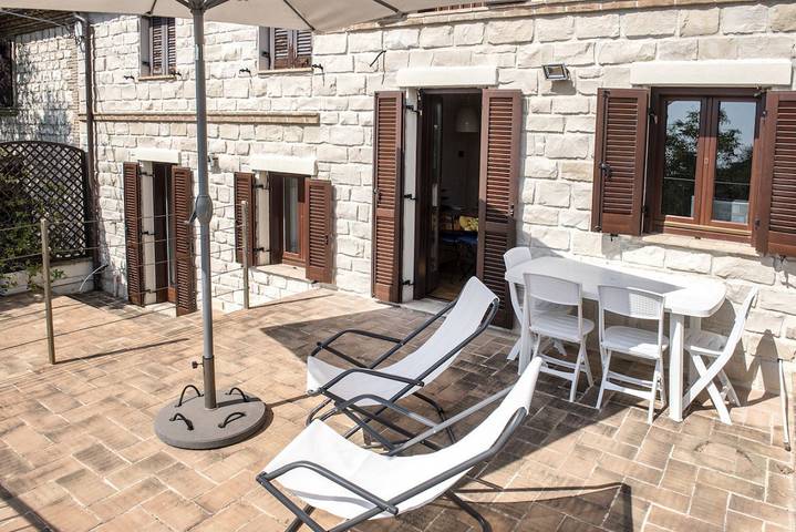 Ferienwohnung für 4 Personen, mit Balkon/Terrasse in Sirolo - 2