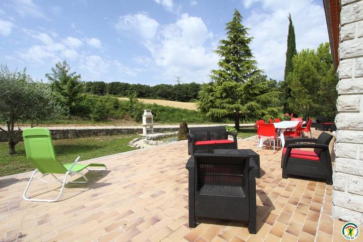 Gîte pour 6 personnes, avec terrasse et jardin