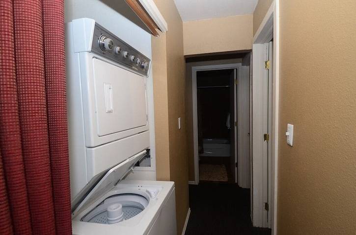 Vacation rental for 8 people, with balcony and pool as well as hot tub and yard in Vail