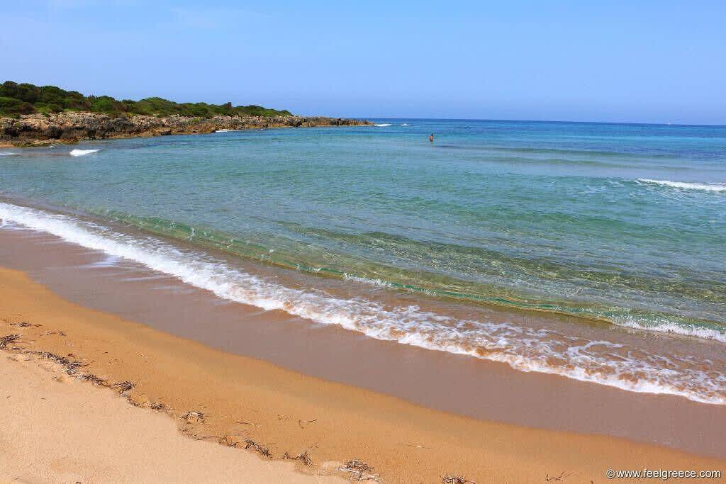 Ganze Wohnung, Seaview flat in an olive grove by the sandy beach in Messenien