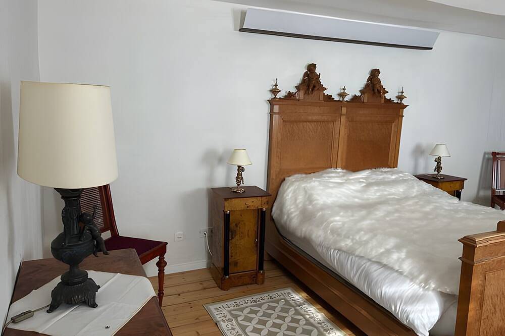 Entire apartment, Apartment “Burghaus” with Private Terrace and Wi-Fi in Bad Driburg, Kreis Höxter