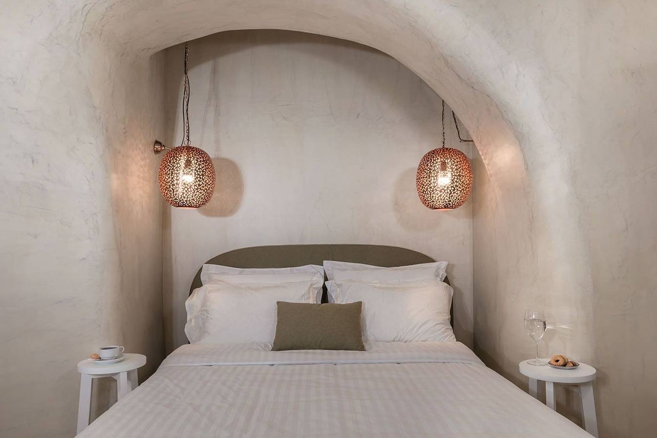 (w) Magical Blu Executive Cave Suite with Heated Jacuzzi in Firostefani, Thera