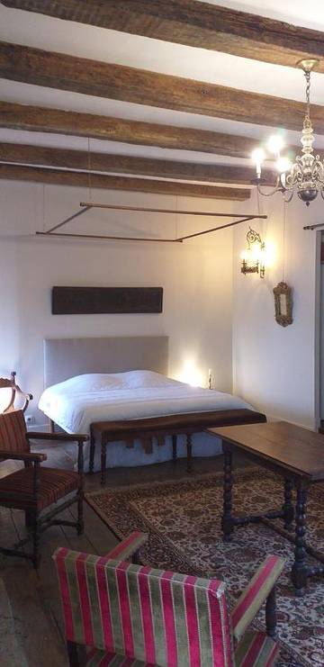 Chambre d’hôte pour 2 personnes, avec jardin, animaux acceptés à Champagne-Mouton