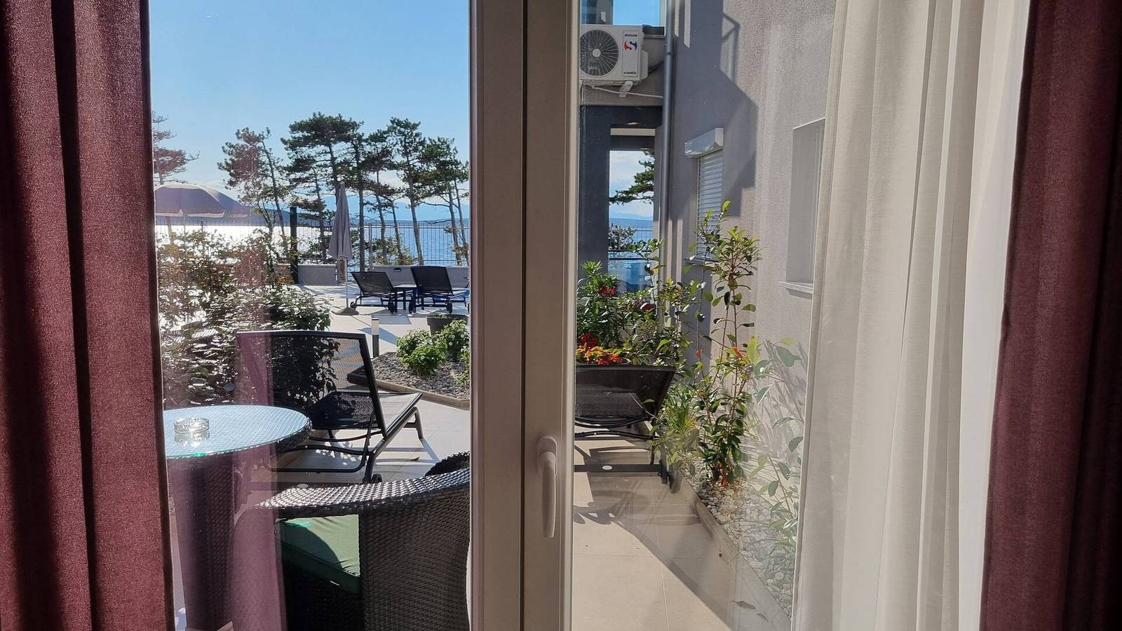 Apartamento entero, Luxury Apartments Punta Silo - 30 m from the sea, sea view, swimming pool, outdoor shower, Smart Tv, laundry room, private parking in Silo (Krk), Krk (isla)