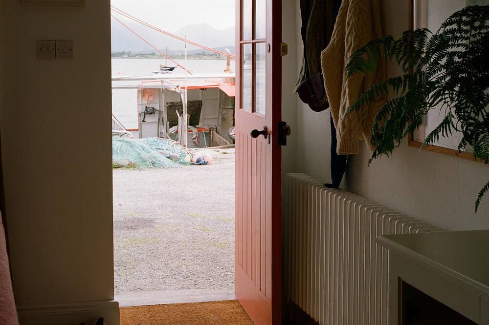 Roundstone Quay Cottage in Roundstone, Connacht