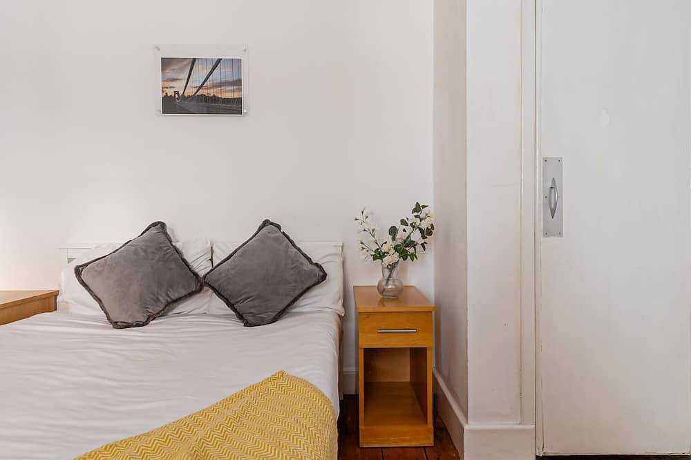 Double Room with Shared Bathroom in Bristol, South West England