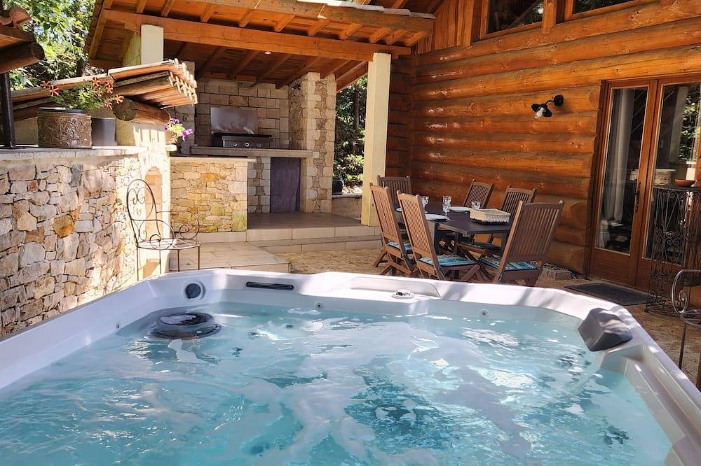 Chalet pour 6 Personnes dans Montmurat, Massif central