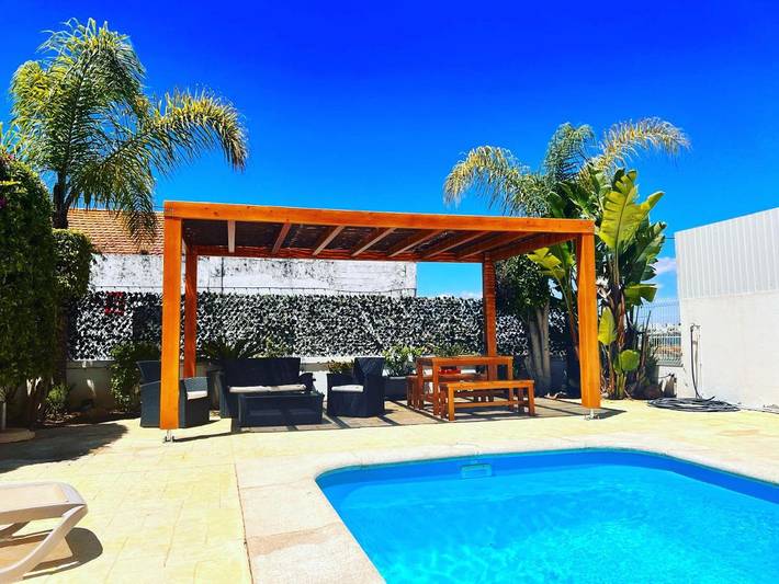 Ferienhaus für 4 Personen, mit Balkon und Terrasse sowie Pool und Ausblick in Ferragudo