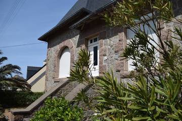 Gîte pour 6 personnes, avec jardin dans Plage Saint-Guirec