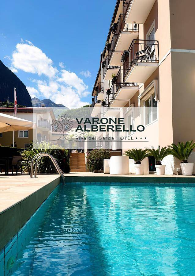 Hôtel, avec Terrasse et Piscine à Varone