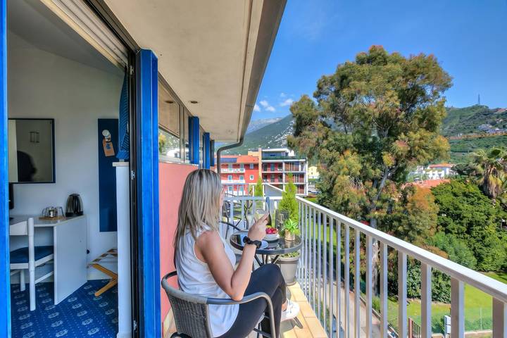 Ferienwohnung für 2 Personen, mit Balkon und Pool sowie Seeblick, mit Haustier in Torbole - 2