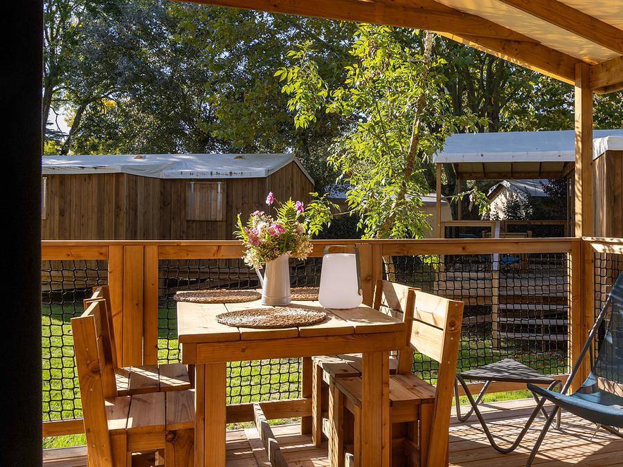 Flower Camping La Davière Plage - Chalet 4 personnes - Cosyflower Confort 27m² - 2 chambres + Terrasse couverte + Lv + Quartier piéton. 4 pers in Saint-Jean-de-Monts, Vendée