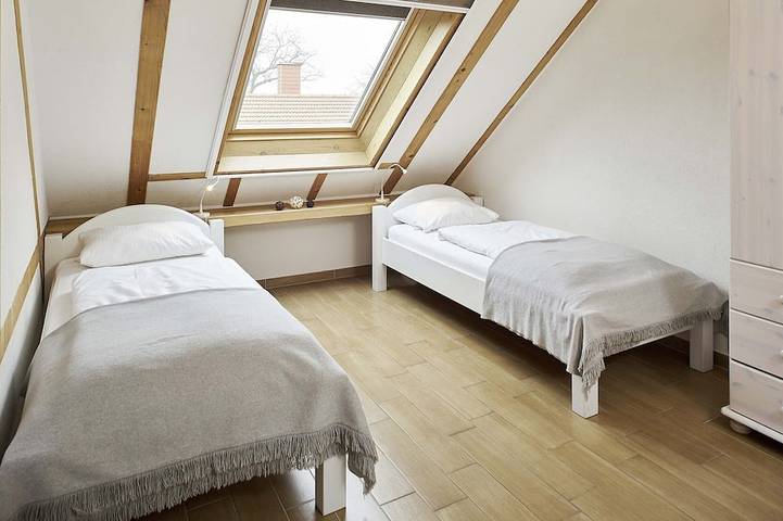 Holunderhaus mit 92 m² auf 2 Ebenen für 6+2 Pers., 3 Schlafzimmer, 3 Bäder in Görzig, Rietz-Neuendorf