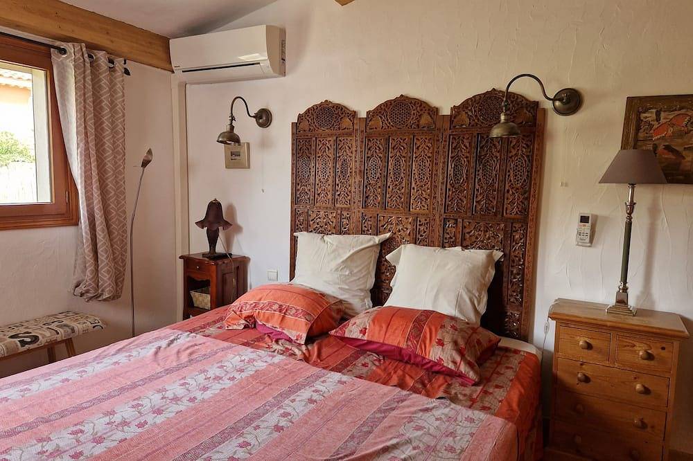 Single-storey, air-conditioned house with private pool.   in La Colle-sur-Loup, Region de Cannes