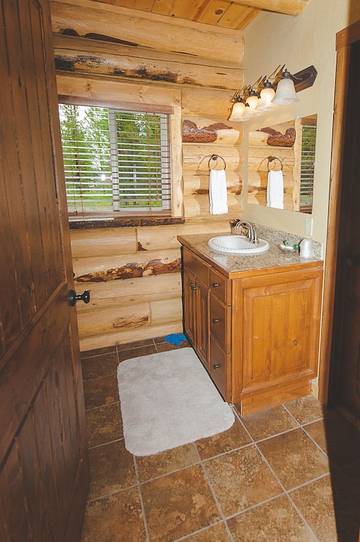 Log Cabin for 12 Guests in Island Park, Fremont County (ID), Picture 2