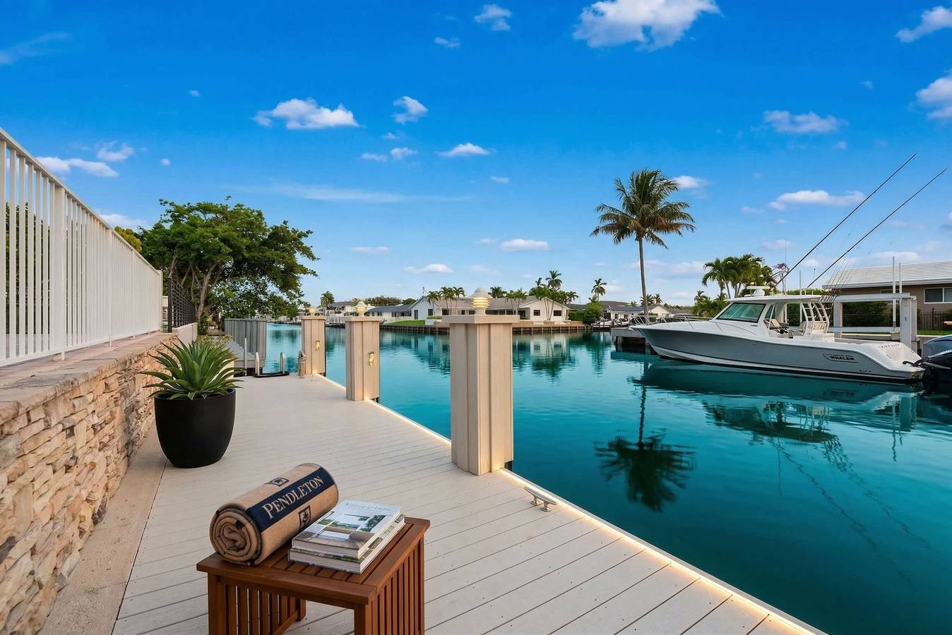Luxe 4Br Waterfront w Htd Pool  5min to beach in Fort Lauderdale, Broward County