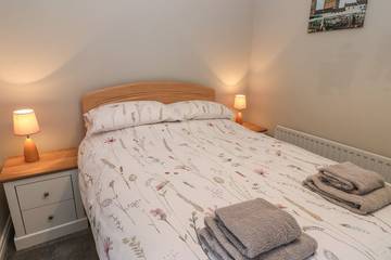 Log Cabin for 4 People in Richmond (Yorkshire), North Yorkshire, Photo 2