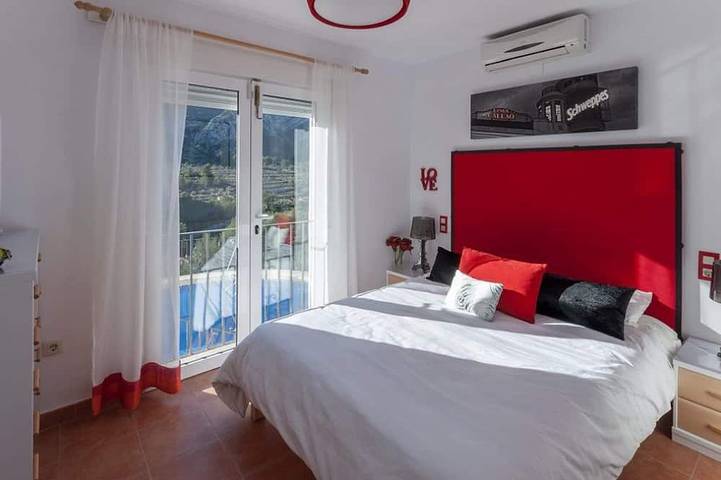 Kaunis Huvila, Josta on Upeat Näkymät in Pedreguer, Costa Blanca
