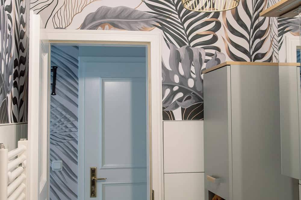 Entire apartment, Modern 1-room apartment near the train station, newly renovated, top furnishings in Rostock, Rostock and Surroundings
