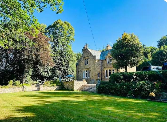 Ferienhaus für 18 Personen, mit Terrasse und Garten sowie Whirlpool, kinderfreundlich - 1
