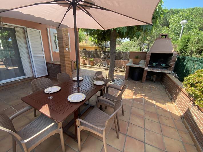 Ferienhaus für 4 Personen, mit Garten und Pool, mit Haustier