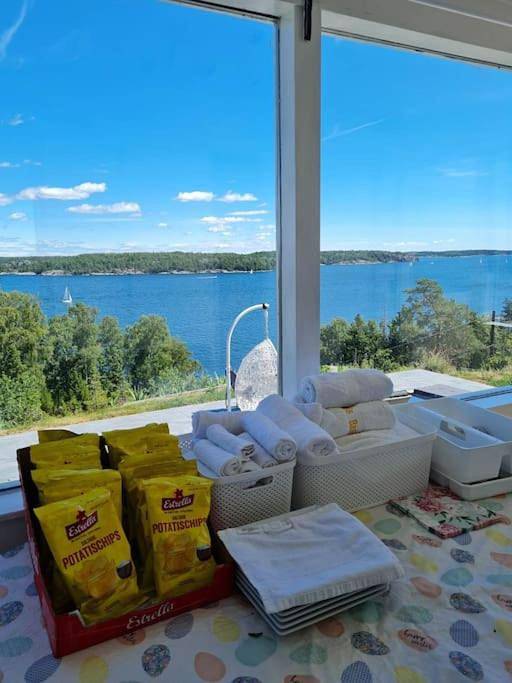 Archipelago villa, cabin & sauna jacuzzi with sea view, 30 minutes from Stockholm in Tyresö, Svenska Östersjön