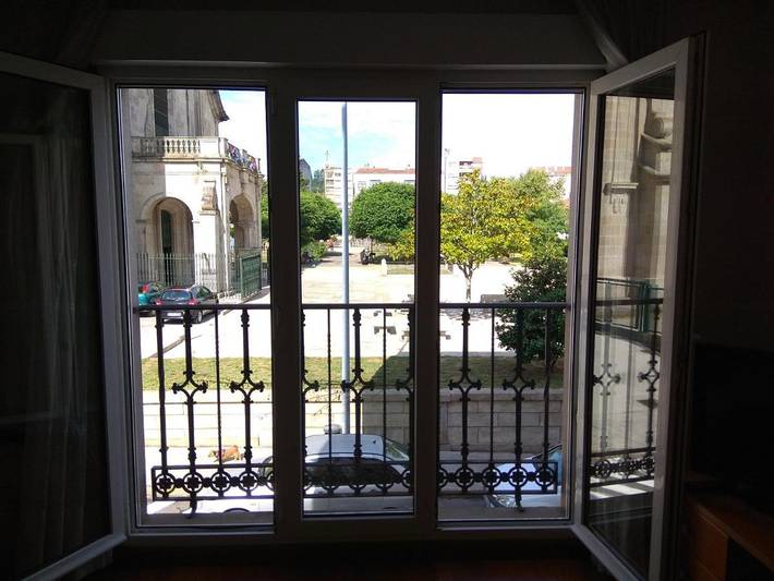 Apartamento para 6 personas, con Balcón y Terraza además de Jardín y Vistas en Marín