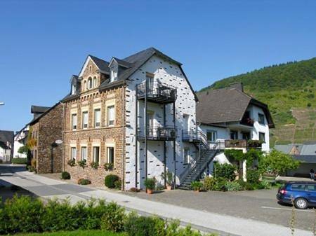 Ferienwohnung für 4 Personen, mit Balkon und Terrasse sowie Garten und Ausblick
