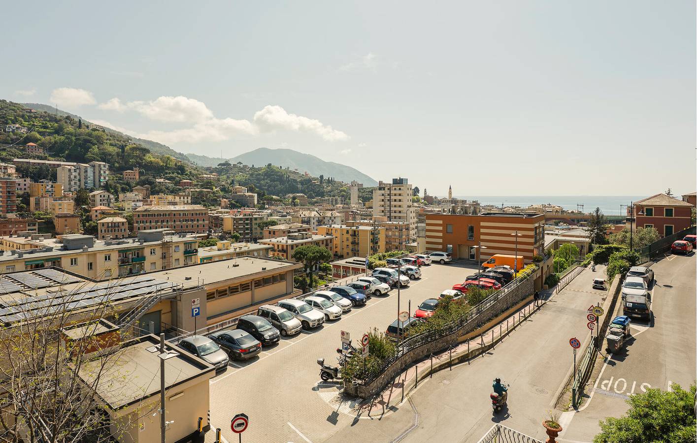 Ganze Ferienwohnung, Apartment mit Meerblick, 600 m zum Strand, WLAN und Terrasse in Recco, Riviera di Levante