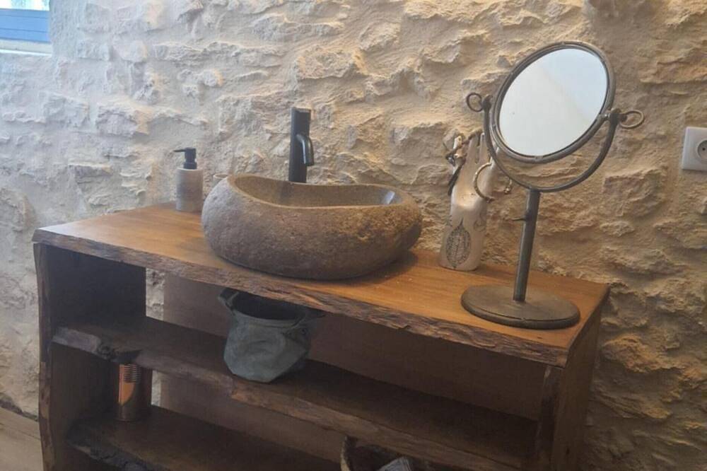 Gästezimmer D’ô mit Gemeinschaftspool, Wlan und Klimaanlage in Frayssinet-le-Gélat, Quercy