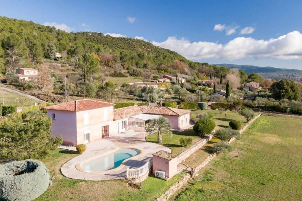 Chambres D'hôtes au Calme Absolu, vue sur la Campagne, Idéale Pour les Familles in Salernes, Draguignan region