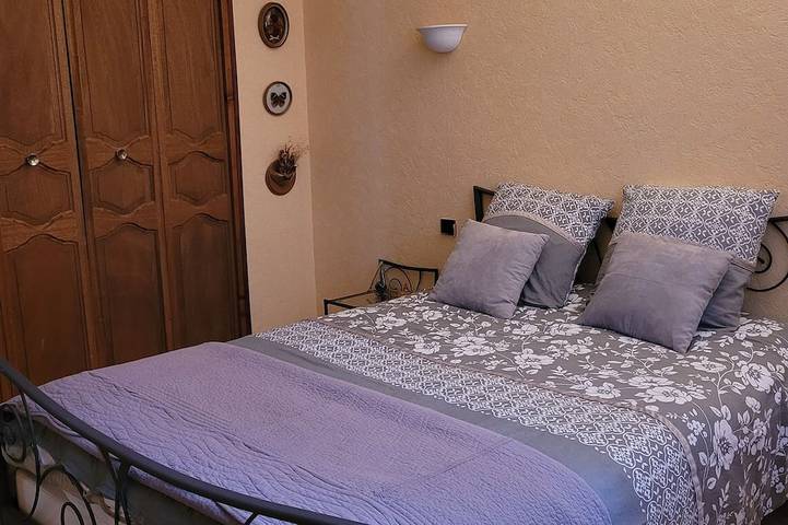 Country house at the foot of the Luberon in Lauris, Parque natural regional del Luberon