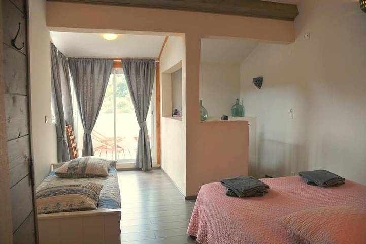 Location de vacances pour 8 personnes, avec jardin à Évenos - 4