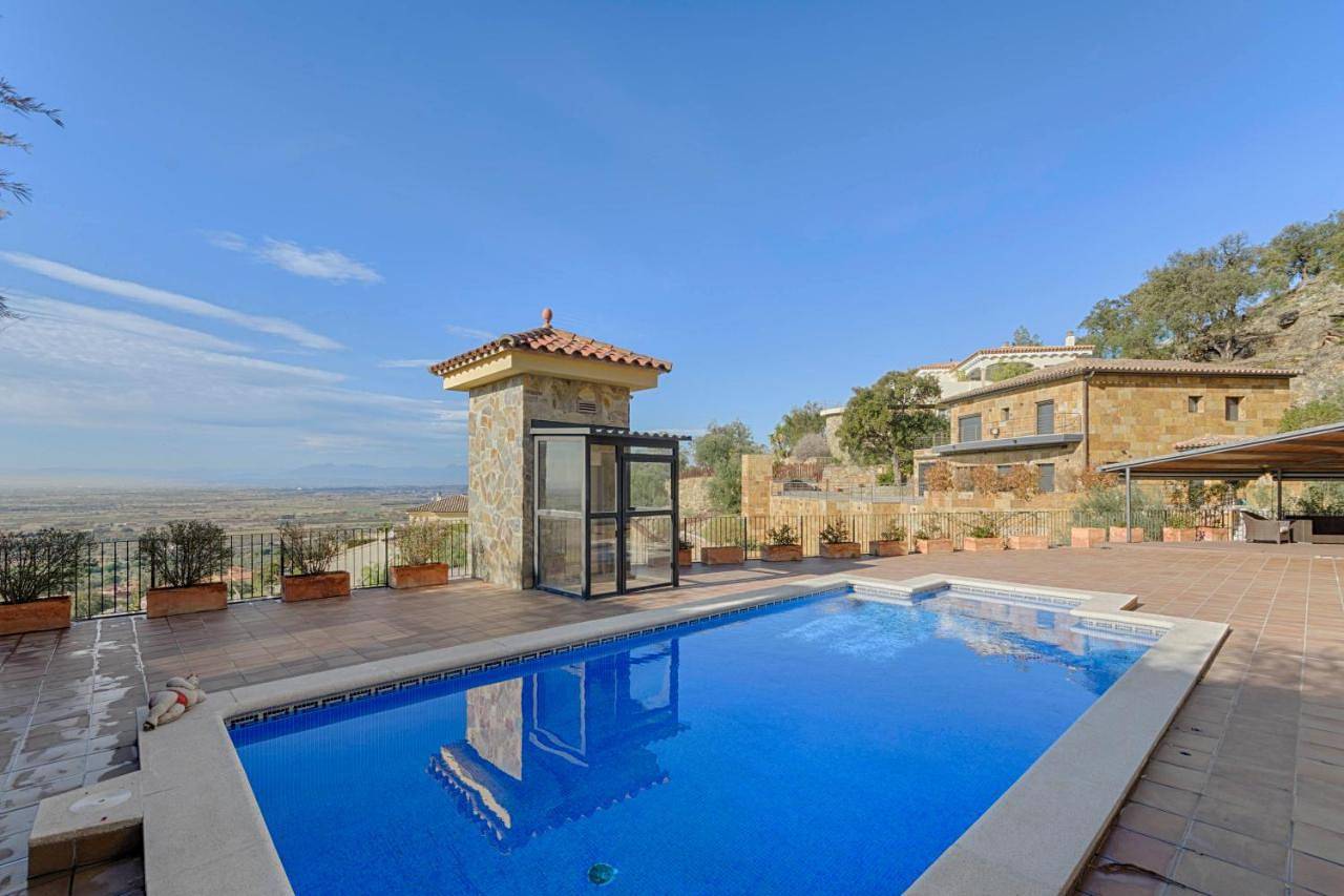 Villa with Private Pool in Palau-saverdera, Oberampurien