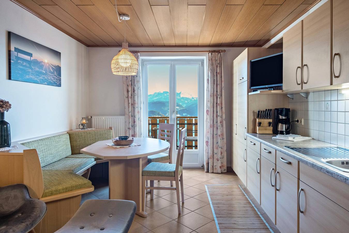 Apartamento inteiro, Apartamento 'Beckenbinder Schlern' com jardim, Wi-Fi e vista para a montanha in San Genesio Atesino, Alpes de Sarentino